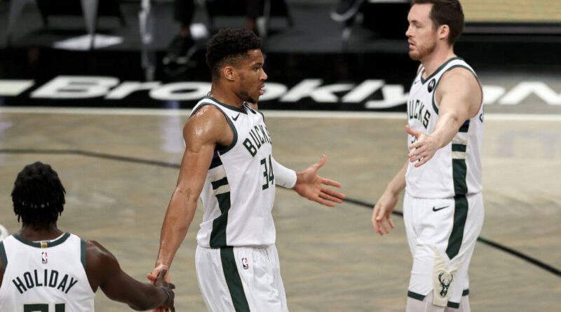 Avec Giannis Antetokounmpo probablement absent pour le match 5, Pat Connaughton devient d'une importance vitale – The Athletic