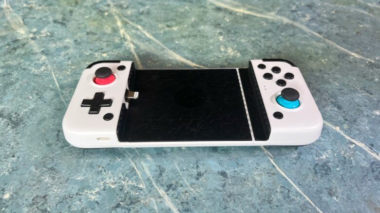 Côté contrôleur de jeu mobile GameSir X2 Lightning Vue latérale du contrôleur de jeu mobile GameSir X2 Lightning.